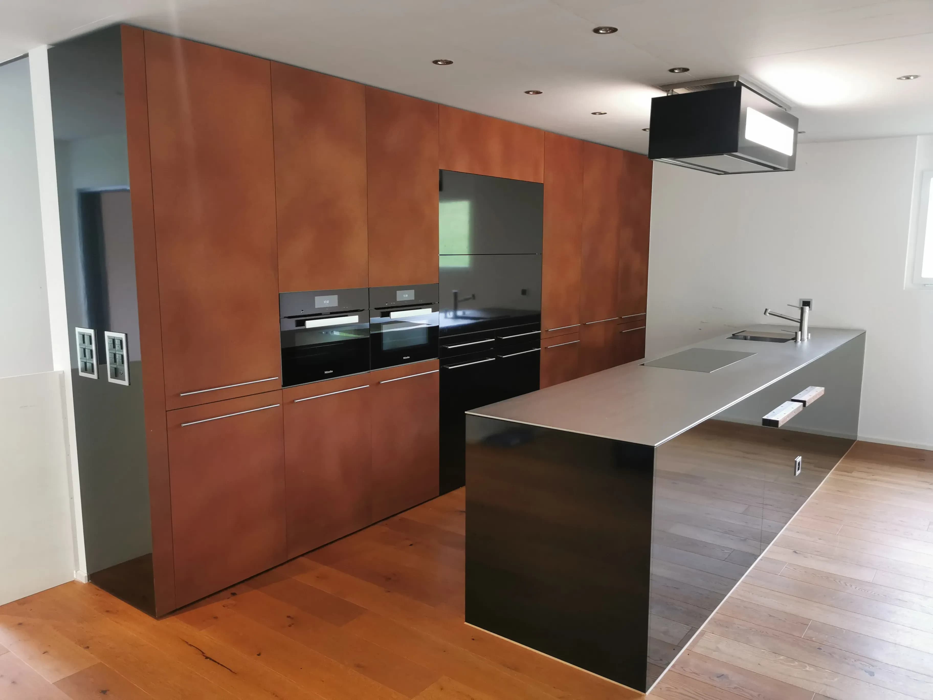 Professionelles Folieren von Küchen in Aarau - Moderne Küche gestalten